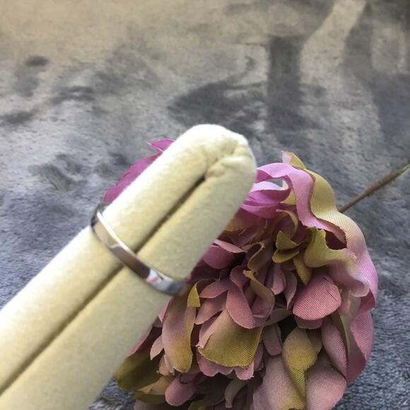 Sterling Silver Purple CZ Solitaire Ring - Picture 3 of 9